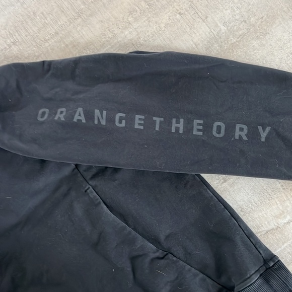 Lulu OTF black hoody size 4 - Picture 2 of 8